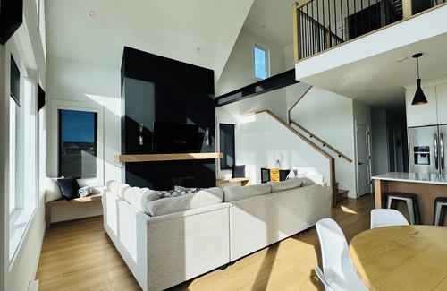 Brackley Beach Ski Chalet | Modern 5BR Chalet with Ocean Bay Views within minutes to the Beach and Town