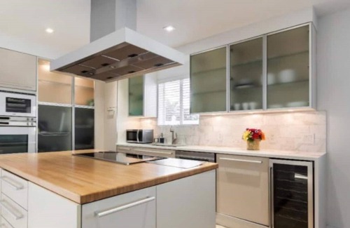 The Roads Villa | Modern 5BR Mansion Minutes Away from Miami Beach