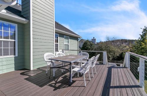 Cartersville House | Modern 6BR Haven with Playroom, Gym & Deck! home