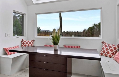 New London House | Modern 7-BR Chalet Minutes to Mt. Sunapee