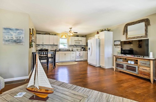 Stockton House | Modern Abode w/Patio ~ 1 Mi to Stockton Lake!