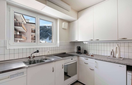 Davos Apartment | Modern Alpine Stay, Terrace, Central Davos