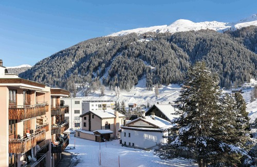 Davos Apartment | Modern Alpine Stay, Terrace, Central Davos