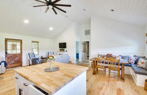 Altavista House | Modern Altavista Farmhouse with Countryside Views
