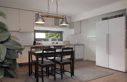 Satila Cabin | Modern and Relaxing Guesthouse Near Lake and Nature – 20 min from Landvetter