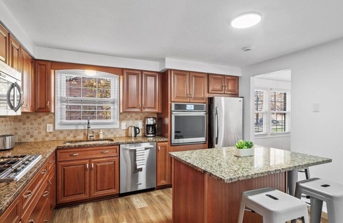 Cranberry Township House | Modern and Accessible 5 Bedroom Home in Cranberry, Pittsburgh with a Game Room