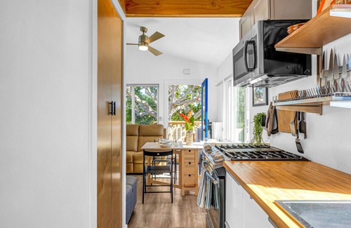 Marina House | Modern and Airy Home by the Sea STR25-000025