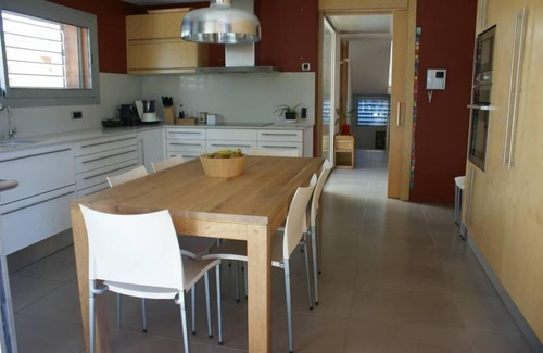 Viladecavalls House | Modern and big house with swimming-pool and garden
