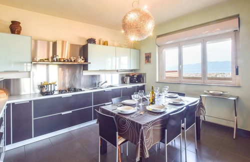 Reggio Calabria Apartment | Modern and bright apartment with a view of the strait.