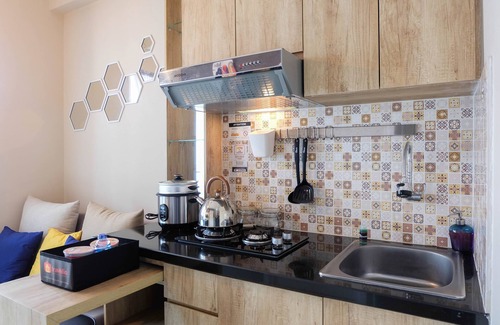 Rawasari Apartment | Modern and Bright 2BR Green Pramuka Apartment