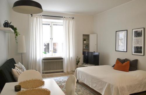 Ullanlinna Apartment | Modern and Bright Studio with Top Location
