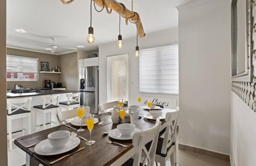 Calbas Plaza Residences House | MODERN and CLEAN - 6 guests - beautiful and private vacation home with pool!