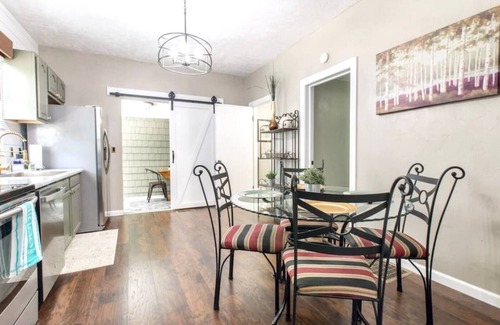Hannibal House | Modern and comfy home five minutes from downtown