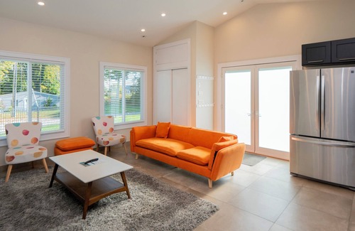 Middletown House | Modern and cool cottage close to pebble beach!