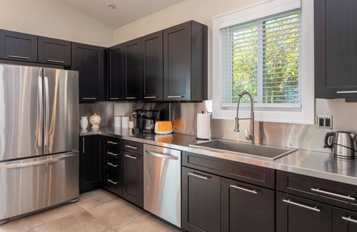 Middletown House | Modern and cool cottage close to pebble beach!