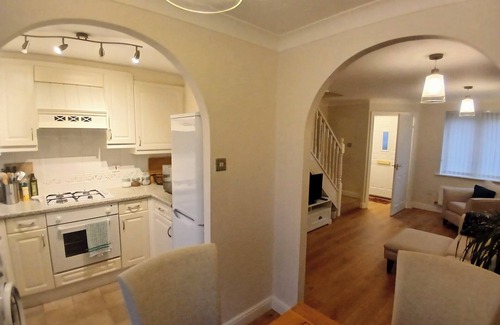 Nantgarw House | Modern and cosy home near Cardiff