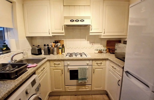Nantgarw House | Modern and cosy home near Cardiff