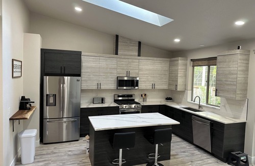 Lake Oswego House | Modern and cozy home on Lakeview