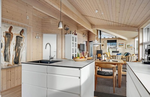 Ronde House | Modern and natural furnished cottage at the popular Følle Strand.