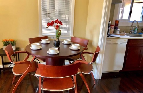 Albany House | Modern and Perfect Self Contained 4B/2BA Home + Parking + BART