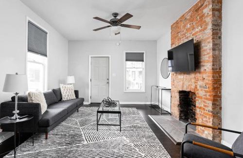 Kennedy King House | Modern and Spacious Home mins to Downtown