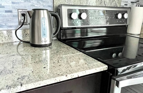 Beltline Condo | Modern and Stylish Condo plus Free Parking
