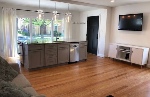 Skaneateles Apartment | Modern and Unique Apt in the heart of the Village of Skaneateles 1 Bed/1 Bath