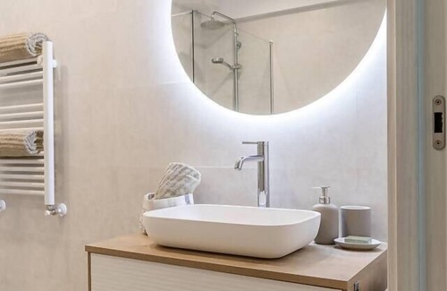 Gijon-Este Apartment | Modern and warm apartment at 9 min from the beach "Texu