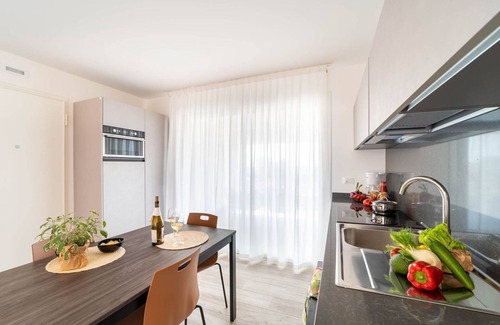 Lignano Sabbiadoro Apartment | Modern apartment with solarium and panoramic lagoon and seaview