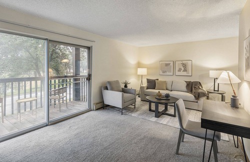 North Oaks Apartment | Modern Apartment in Prime Location (ID1017X869)