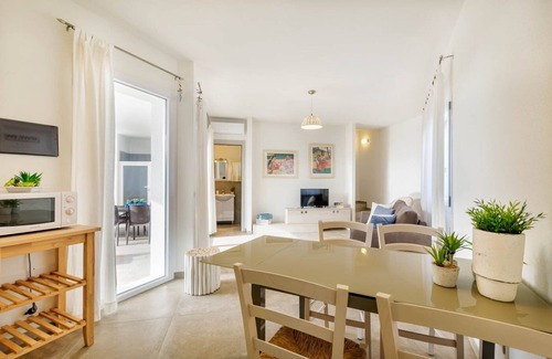 Monte Petrosu Apartment | modern apartment 5 min from the sea with air conditioning, swimming pool, wi-fi