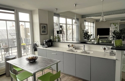 Enfants-Rouges Apartment | Modern Apartment - AC in ENTIRE APARTMENT - 3 Bedrooms - 2 Bathrooms - 2 Toilets