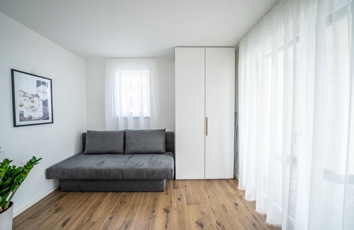 Caldaro Sulla Strada del Vino House | Modern apartment at the valley station of the Mendelbahn