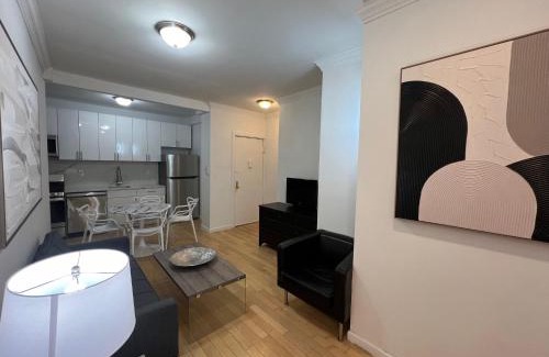 Central Park North Apartment | Modern Apartment By Central Park - 3 BR