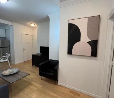 Central Park North Apartment | Modern Apartment By Central Park - 3 BR