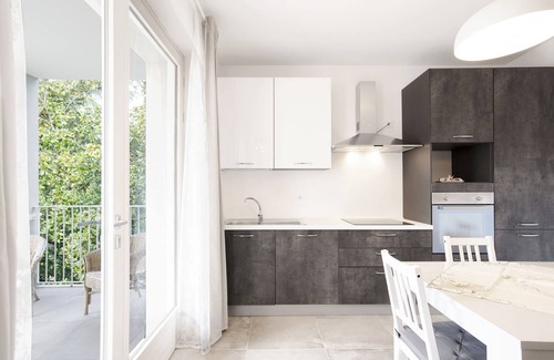 Bardolino Apartment | Modern Apartment Close to Lake Garda with Wi-Fi & Terrace