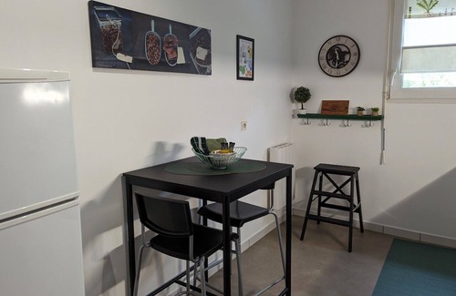 Orleans Apartment | Modern Apartment in Central Orléans – 2 Bedrooms, Parking, Near Attractions