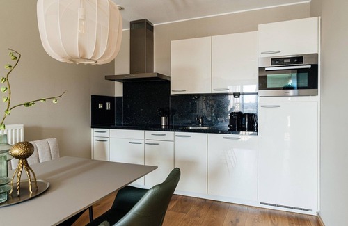 Vissershaven Apartment | Modern Apartment in Den Haag with Balcony