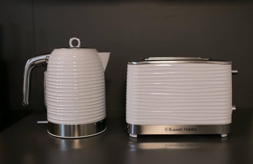 Kaisermuhlen Apartment | Modern Apartment in Kaisermühlen with Garden and Panoramic View