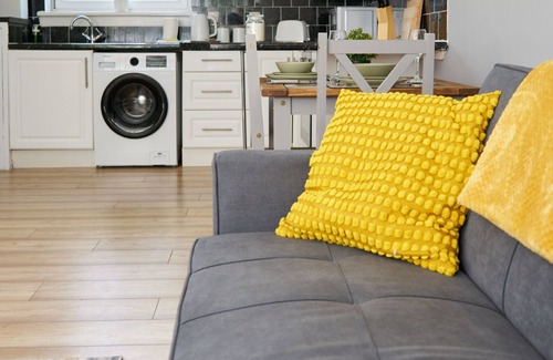 Glasgow Apartment | Modern Apartment in North-West Glasgow