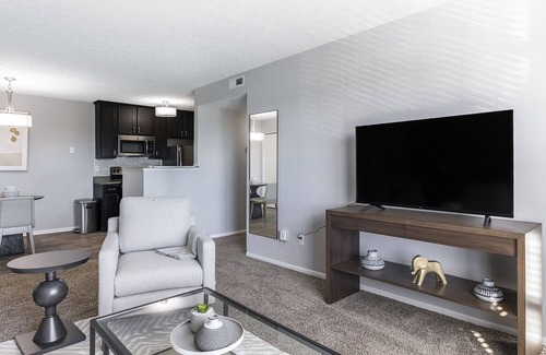 Lewis Center Apartment | Modern Apartment in Prime Location (ID9303X46)