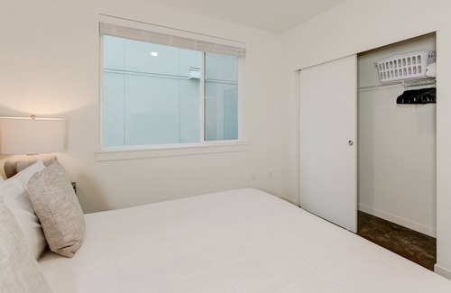 Bothell Apartment | Modern Apartment in Prime Location (ID8493X83)