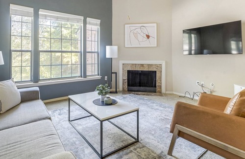 Germantown Apartment | Modern Apartment in Prime Location (ID6057)