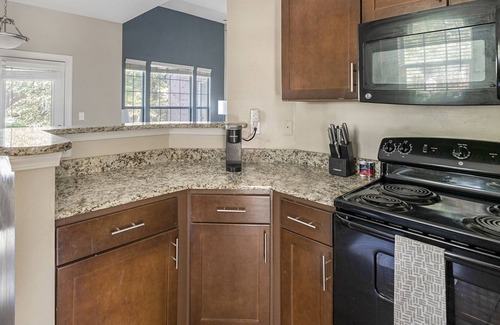 Germantown Apartment | Modern Apartment in Prime Location (ID6057)