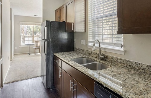 Germantown Apartment | Modern Apartment in Prime Location (ID6057)