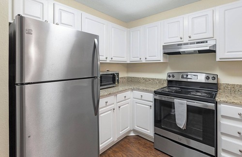 Germantown Apartment | Modern Apartment in Prime Location (ID3244X73)