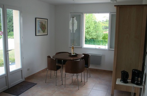 Segonzac Villa | Modern Apartment in Segonzac with Swimming Pool