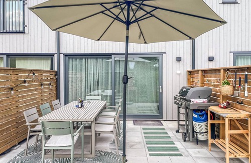 Ljugarn House | Modern apartment in the center of quiet Ljugarn and close to the beach.