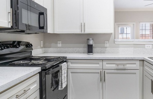 Lewisville Apartment | Modern Apartment in Prime Location (ID9398X92)