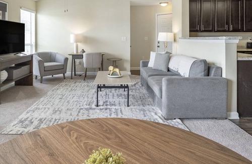 Midlothian Apartment | Modern Apartment in Prime Location (ID7856X82)